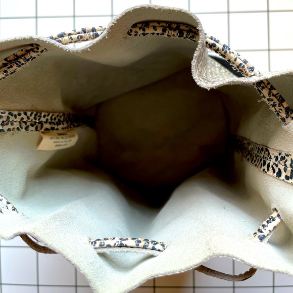 BAGGU leather bucket bag in leopard - Picture 3 of 4